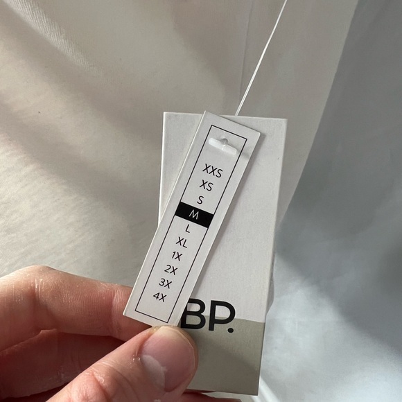 B.P. White V-Neck T-shirt - NEW w/tags - Medium - Picture 4 of 9